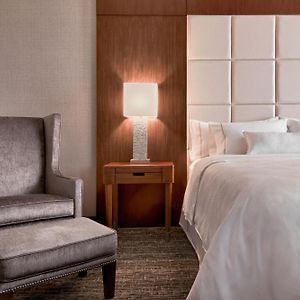 Deluxe  Queen Room Mobility or hearing accessible